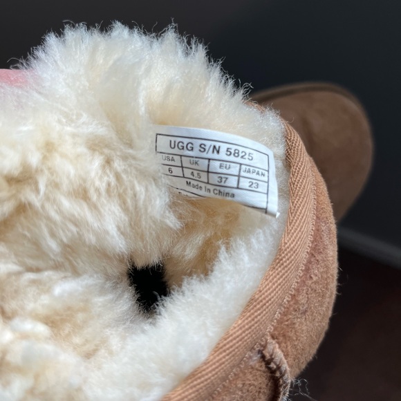 UGG Boots - Picture 6 of 6